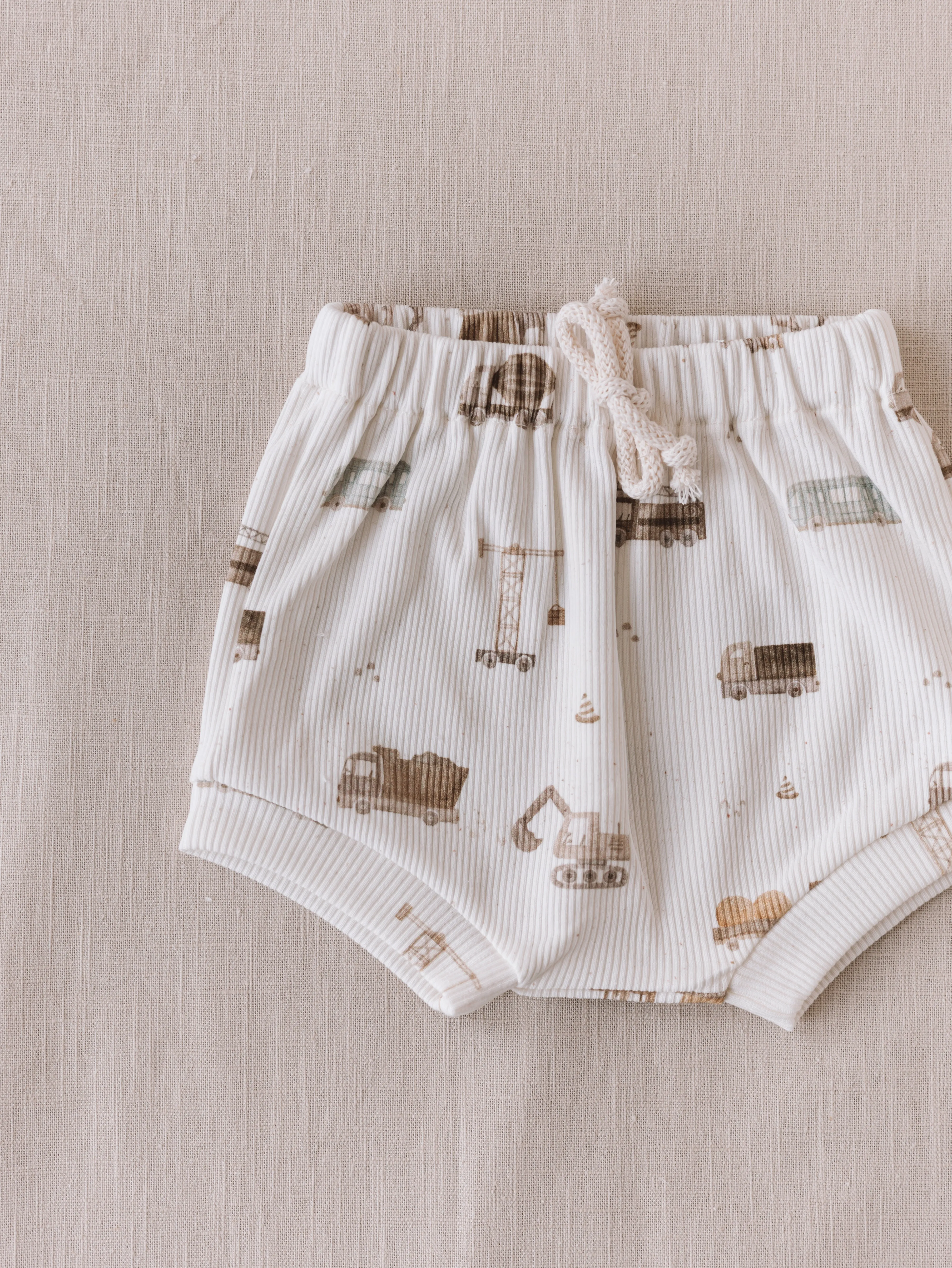 Baby boy shorts / ribbed cars & trucks
