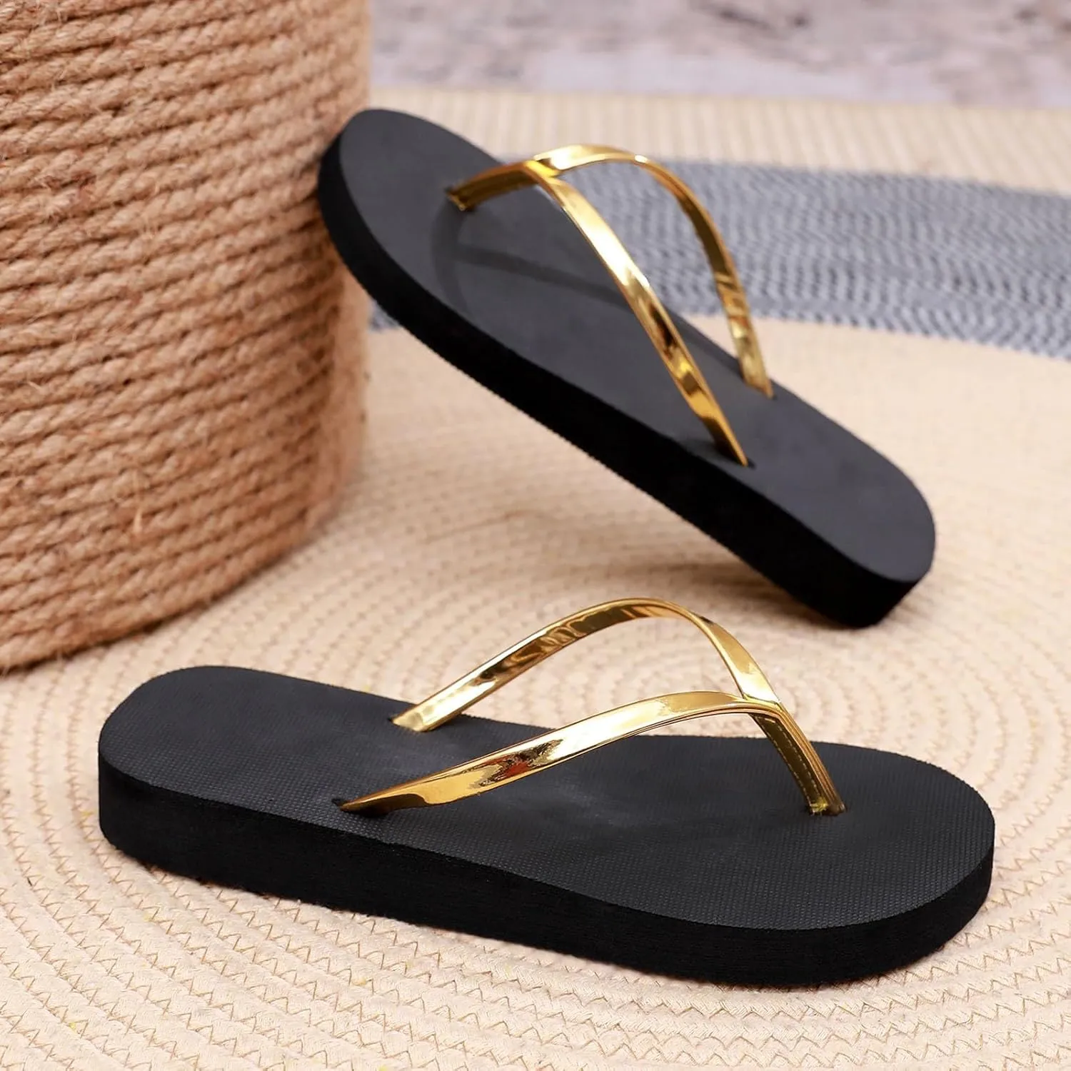 Women Shoes Flat Flip Flops Fashionable Soft Sole Outdoor Beach Flip Flops Women Slippers Memory Foam Furry